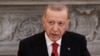 Erdoğan, "ABD ve İngiltere Husiler'i vurdu, Kızıldeniz'i kan gölüne çevirme peşindeler. Husiler ABD ve İngiltere'ye karşı başarılı savunma yapıyor" dedi.